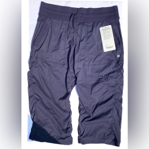 Lululemon Studio Crop *No
Liner Cadet Blue Size 10 NWT - Picture 9 of 16